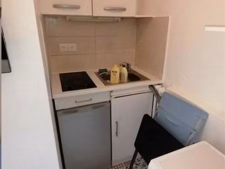 studio / 11m² / wagram (ligne 3)