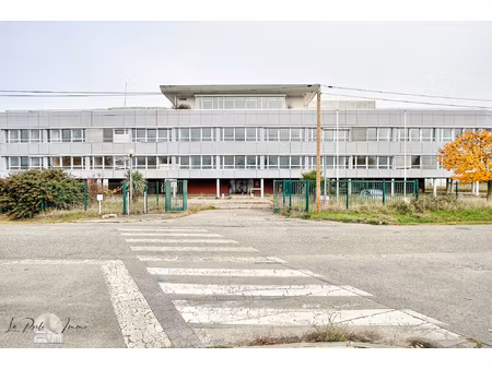 muret immeuble de bureaux 1818 m2 sur terrain de 6319 m2