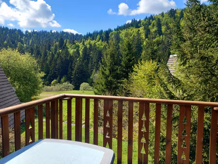 chalet individuel avec terrasse.
