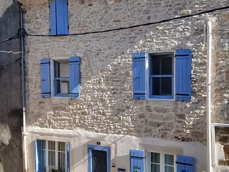 charmante maison de village avec petite cour  80 m²  3 chambres