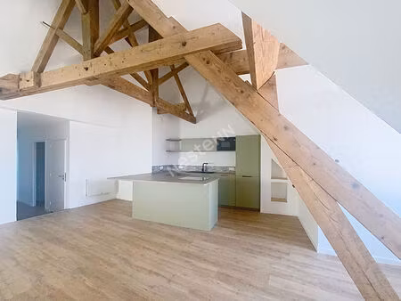 a vendre- appartement rénové de 60m2 en centre-ville de chateau gontier sur mayenne 2 pièc