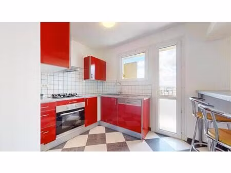 appartement t2 avec une loggia- secteur clairmarais