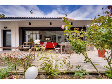 maison de luxe à vendre dans le quartier aiguillon-port