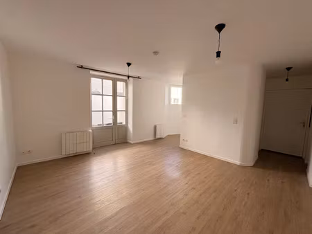 location appartement 2 pièces 40 m² à saint-macaire (33490)  450 €