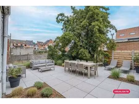 maison à rénover avec 5 chambres  jardin et garage box à mid
