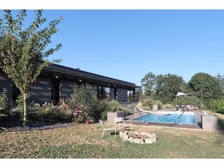 maison d'architecte avec 2.3 hectares