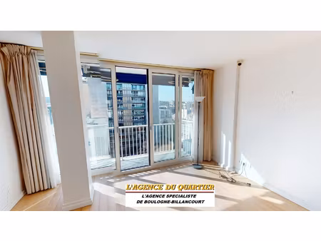 place corneille 3/4 pièces en étage élevé  77 m²