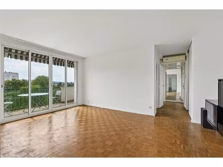 saint-cloud / val d'or - 4 pièces avec balcon - 74.5m² avec vue dégagée