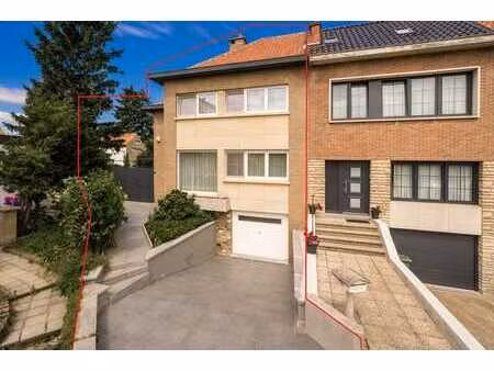 maison semi-mitoyenne clé sur porte avec 4 chambres et garag