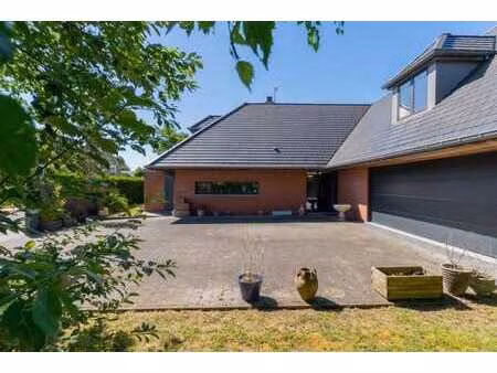 villa d’exception de 2017 à l’entrée du bois-fichaux