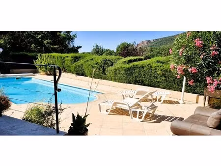 villa plain-pieds  piscine  vue panoramique
