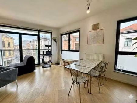 st-gilles – apt 3 ch lumineux ±94 m² châtelain