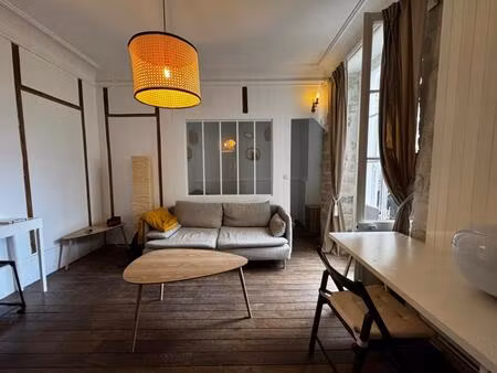 appartement au rez-de-chaussée 31m²  avec cour privative  en plein centre ville de fontain