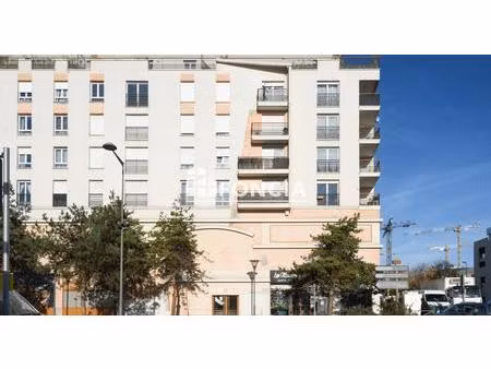 f2 avec cave et parking // vendu loue jusqu en 2028 // a deux pas de la future ligne de me