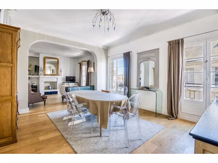 appartement familial et lumineux dans un bel immeuble de caractère