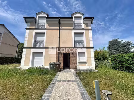 maison moderne de 285 m² avec jardin à la celle-saint-cloud