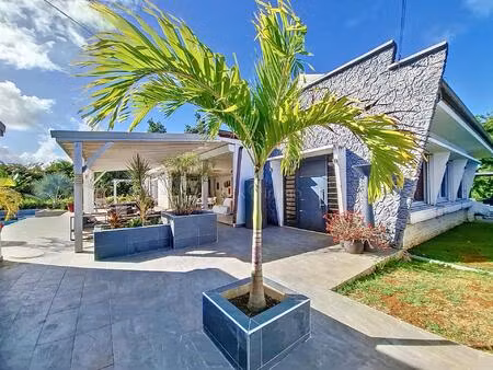 spacieuse villa t6 meublé avec piscine jardin sans vis à vis