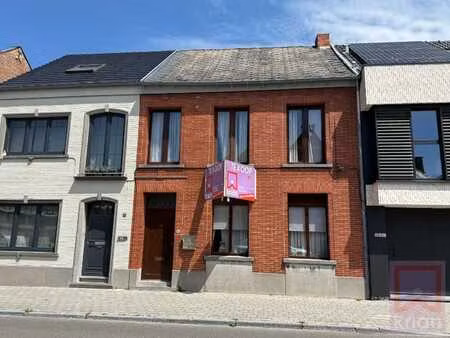 ruime te renoveren woning met tuin - centrum geel!