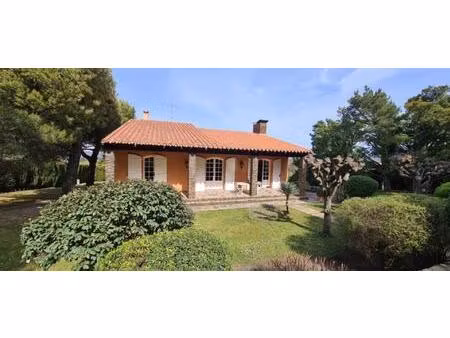 belle villa plain pied avec grand jardin