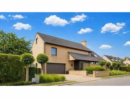 agréable villa avec beau jardin
