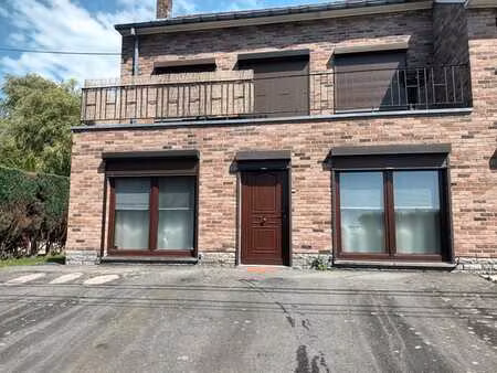 spacieux appartement (150 m2) avec 2 chambres à naast