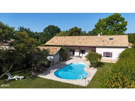 maison familiale rénovée avec piscine  4 chambres  dépendances et terrain sans vis-à-vis