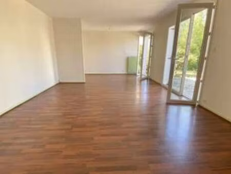 location terrain meublé à angers (49000) : à louer meublé / 94m² angers