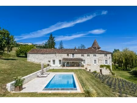 maison de campagne avec piscine et annexe avec intérieur impeccable et de qualité  dans un