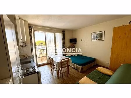 studio au centre avec balcon et parking