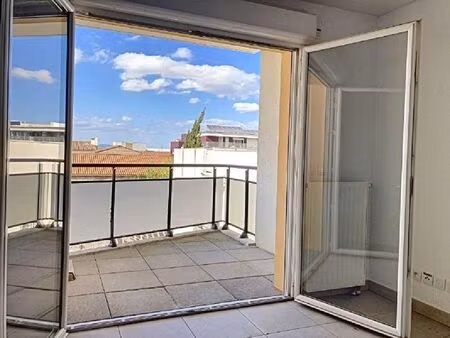 secteur nouvelle gare  appartement t2 terrasse et parking