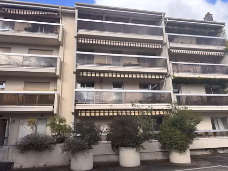 bordeaux centre appartement t2 avec balcon et vue dégagée
