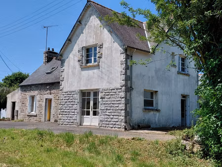 ensemble de deux maisons dans la campagne de bourbriac