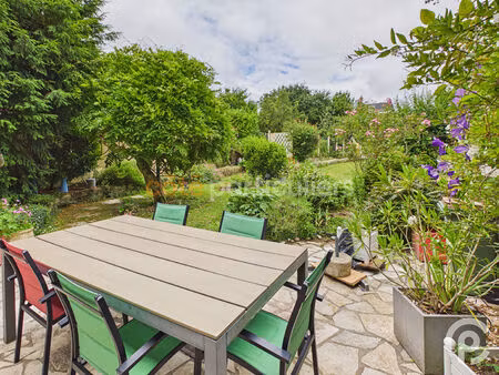 maison familiale avec beau jardin et dépendance