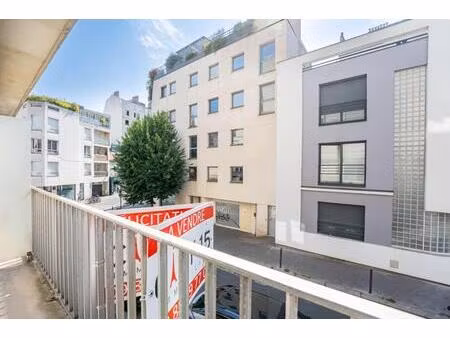 beau studio avec balconnet et parking