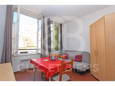 studio meublé au calme au coeur du quartier saint louis