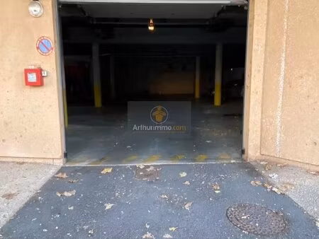place de parking à louer à apt