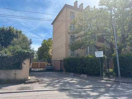 parking / box avignon 16 m2