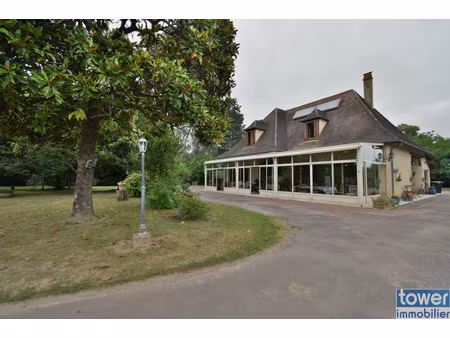 maison  6 pièce(s)  4 chambre(s)  255 m²