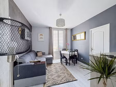 montreuil  proche commerces et ecoles  joli 3 pieces traversant entierement renove avec 2 