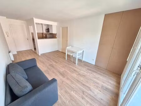 f2 meublé et équipé  tout neuf  terrasse et 1 parking s-sol