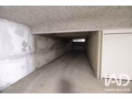 vente parking 33 m²