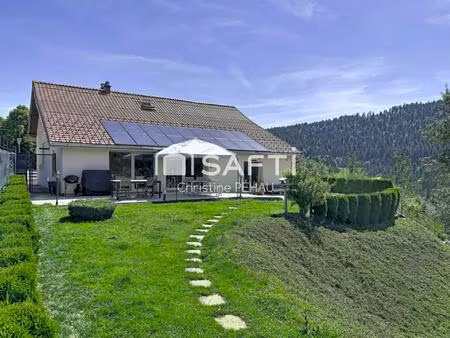 maison sans vis à vis sur beau terrain.