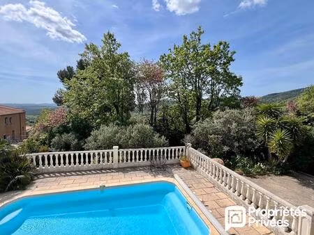 maison de 4 pièces avec beau jardin  piscine et garage