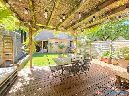 charme de l'ancien et confort moderne : superbe t5 en triplex avec terrasse  jardin et sta
