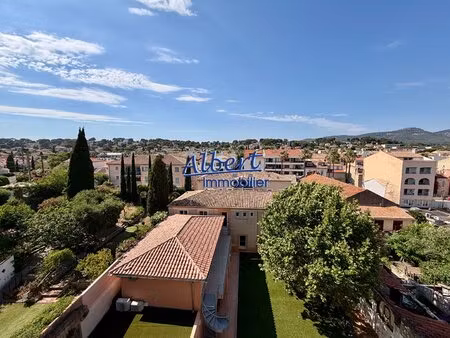 appartement t1 à vendre à sanary-sur-mer - dernier étage  bon état