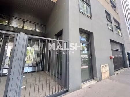 location local professionnel 94m²