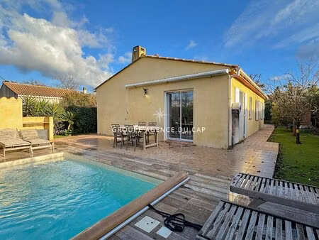 villa à vendre avec 4 chambres piscine et car port  à roquebrune sur argens