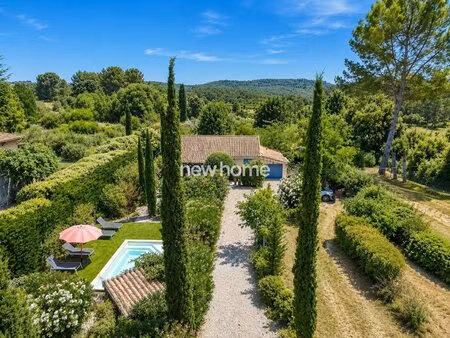 charmante villa rénovée avec piscine dans un écrin de verdure