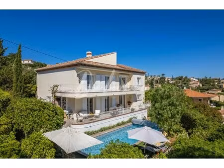 villa vue mer avec piscine à vendre à saint-aygulf.