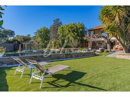 maison rénovée avec piscine au sel et vaste jardin à boulouris  saint-raphaël.